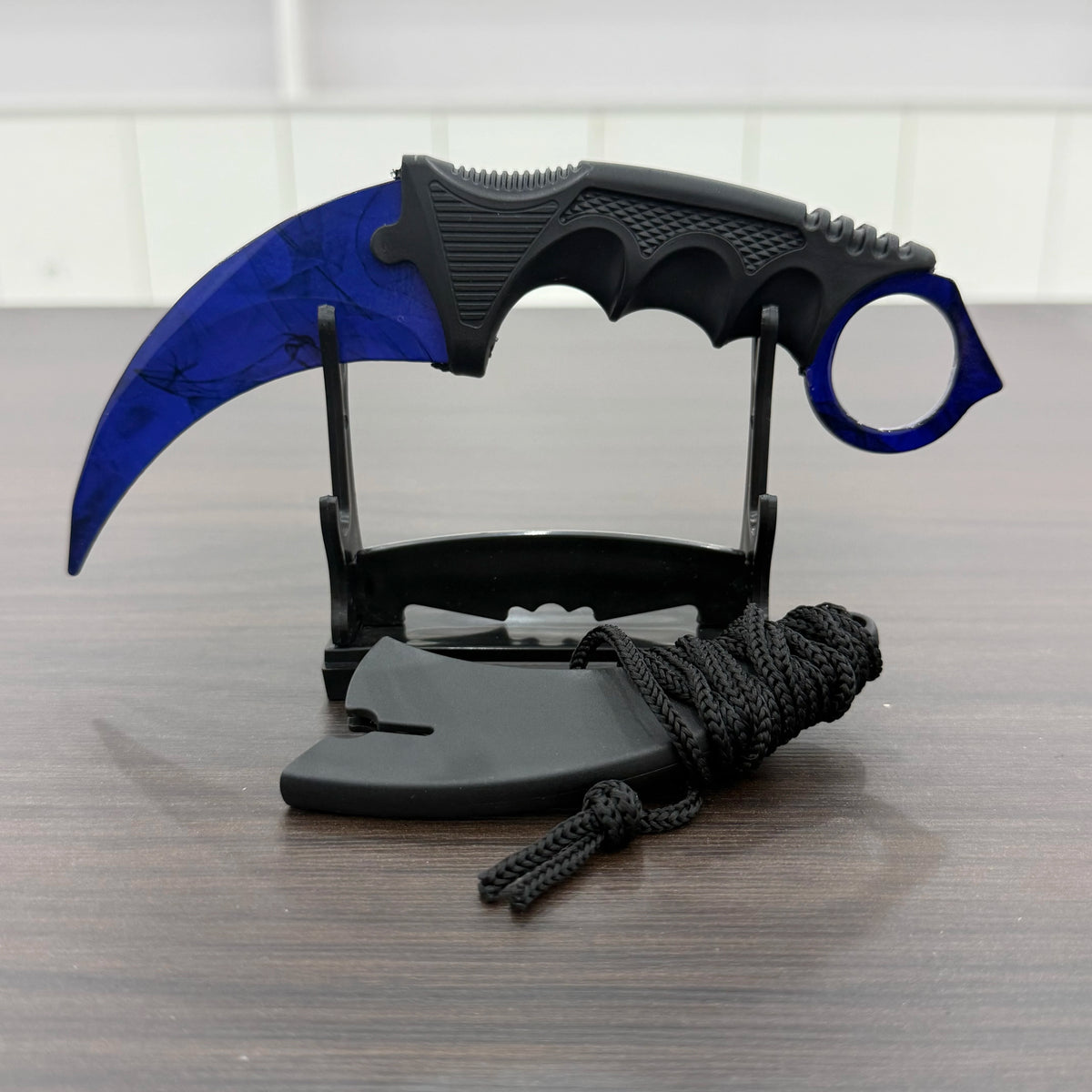 Sakura Karambit Toy – Cosplay Prop & Decorative Claw Model