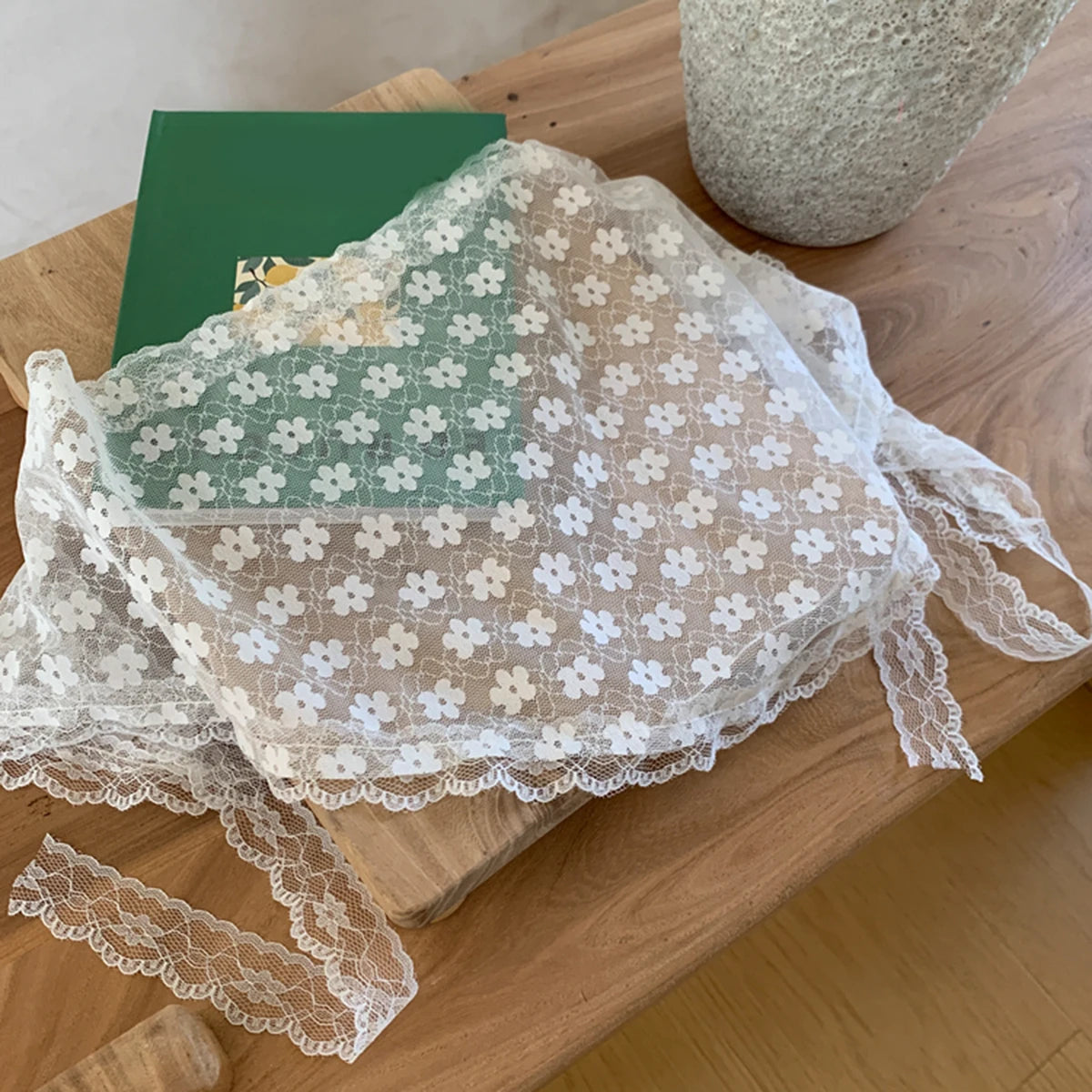 Lace Flower Elegant Temperament Lace Female Flower White Sweet Triangle Scarf Thin Breathable Ribbon Artistic Style Travel Photo