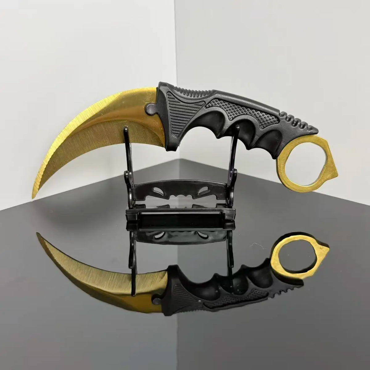 CS Karambit Toy – Safe Cosplay Claw Knife with Plastic Sheath