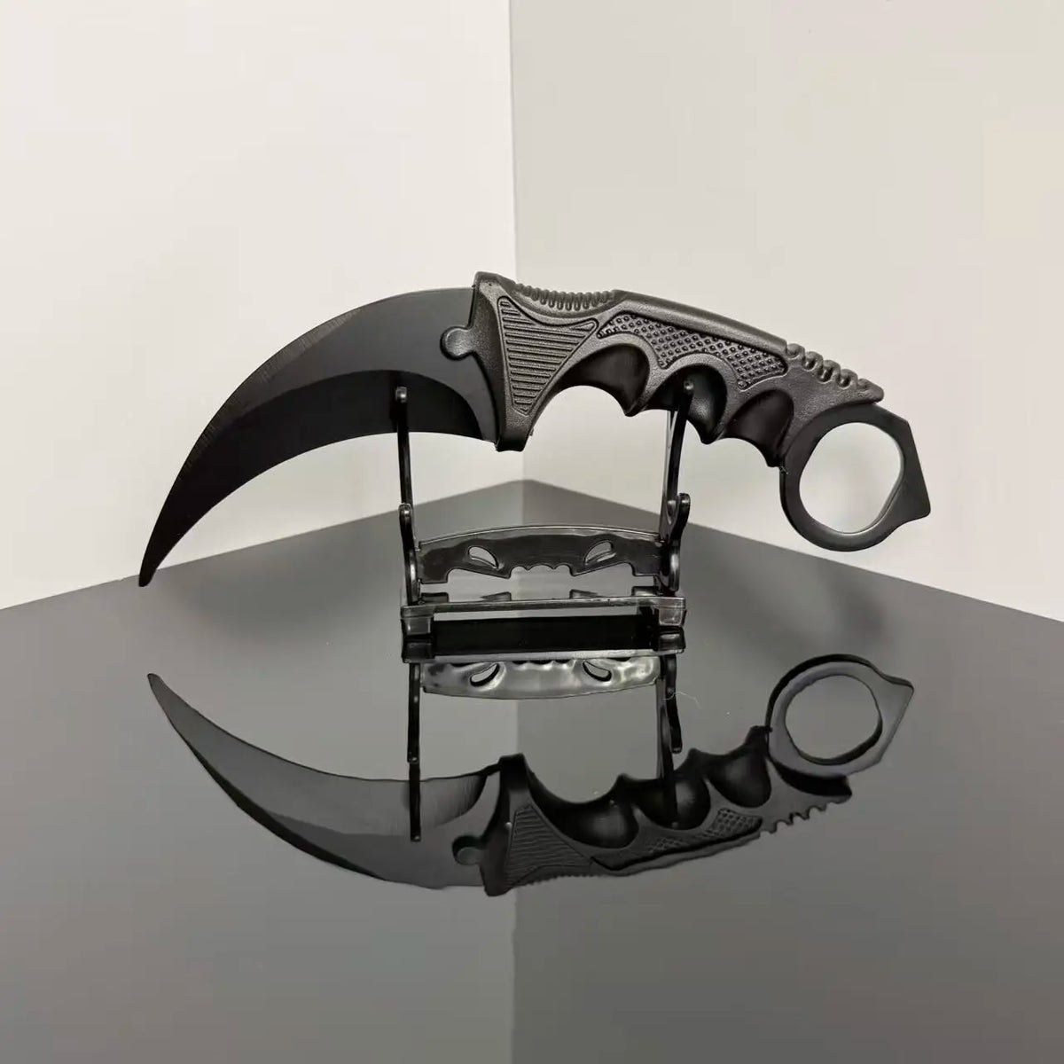 CS Karambit Toy – Safe Cosplay Claw Knife with Plastic Sheath