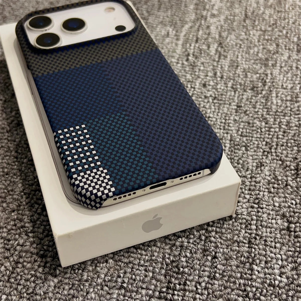 Carbon Fiber Texture Leather for MagSafe Wireless Charging Phone Case for iPhone 18 17 16 15 14 13 12 Pro Max Protective Cover