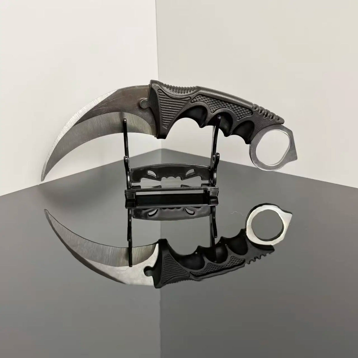 CS Karambit Toy – Safe Cosplay Claw Knife with Plastic Sheath