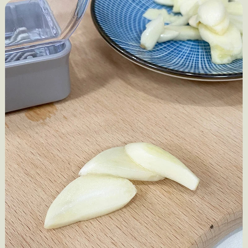 Manual Garlic Press Grinder – Multifunction Garlic Crusher, Cutter & Peeler Kitchen Tool