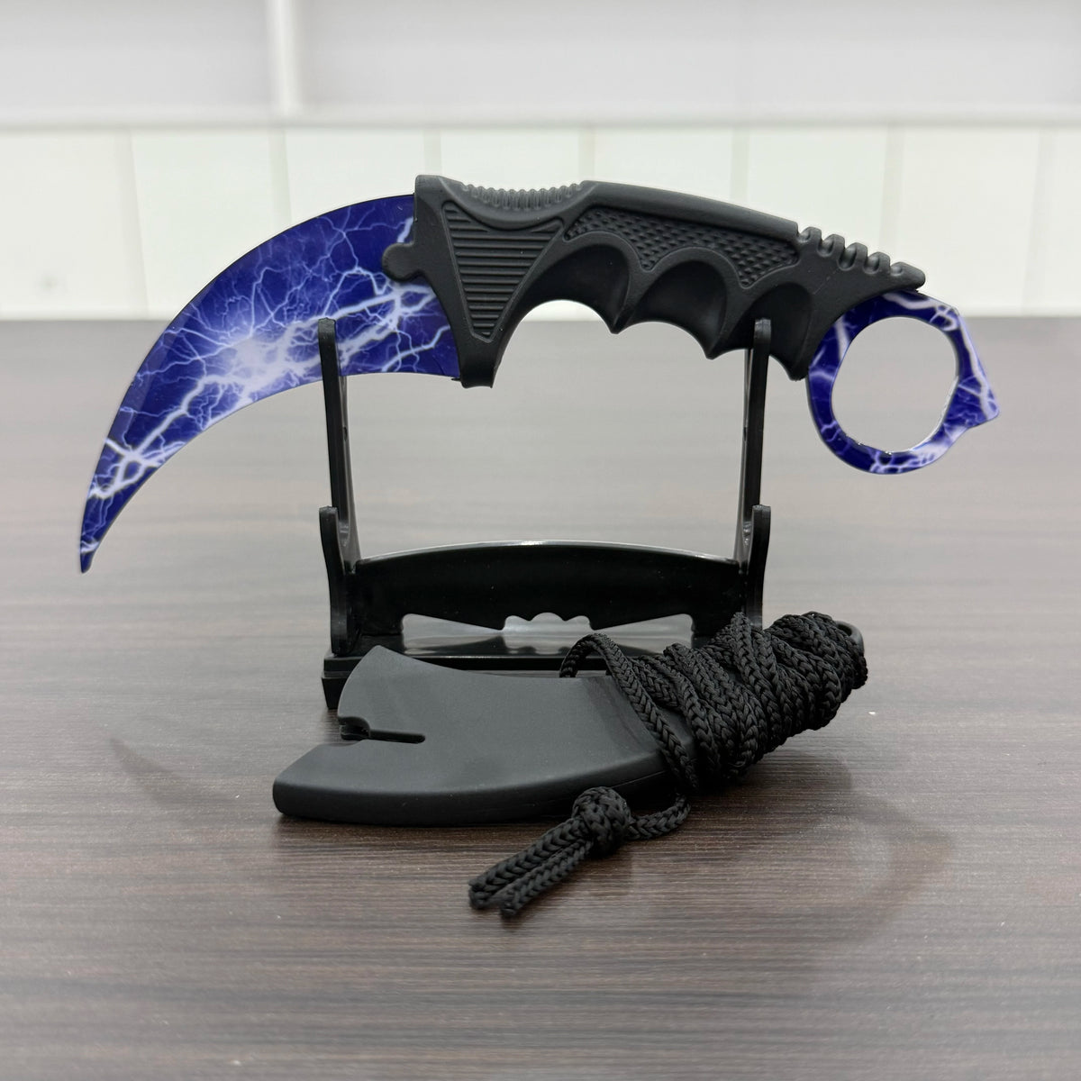 Sakura Karambit Toy – Cosplay Prop & Decorative Claw Model