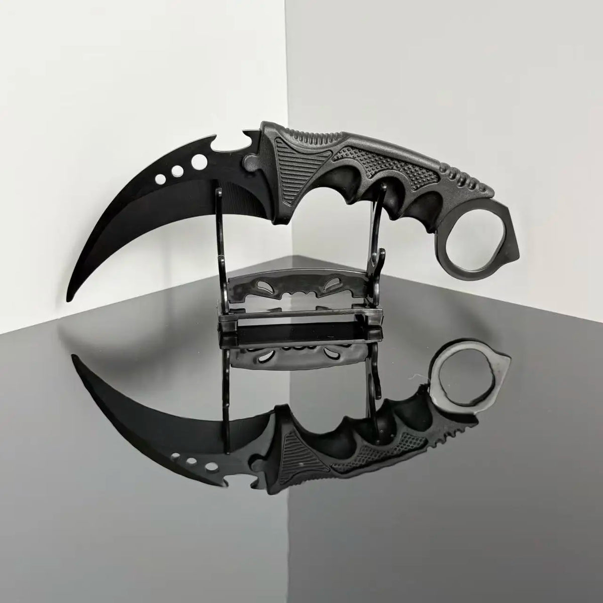 CS Karambit Toy – Safe Cosplay Claw Knife with Plastic Sheath