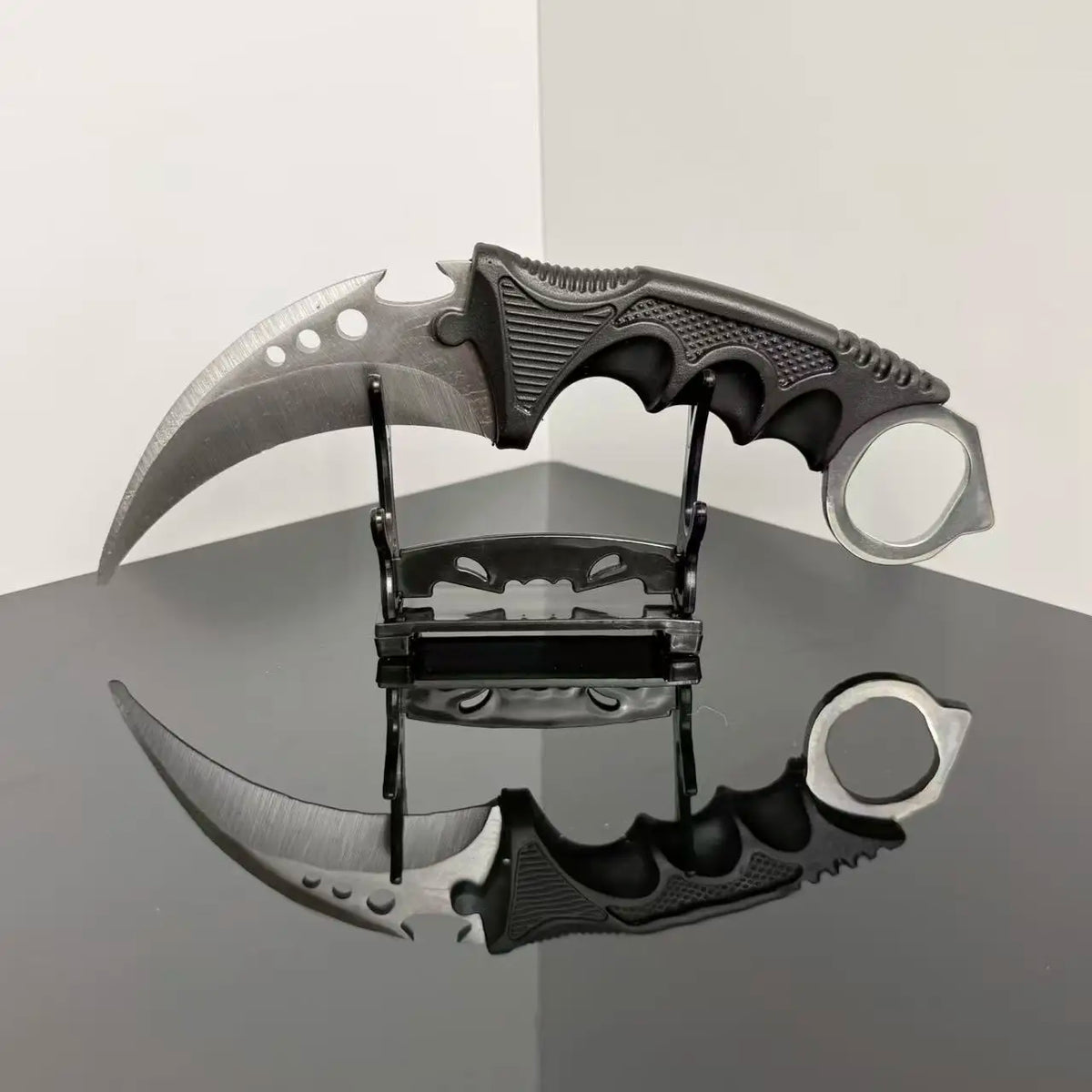 CS Karambit Toy – Safe Cosplay Claw Knife with Plastic Sheath