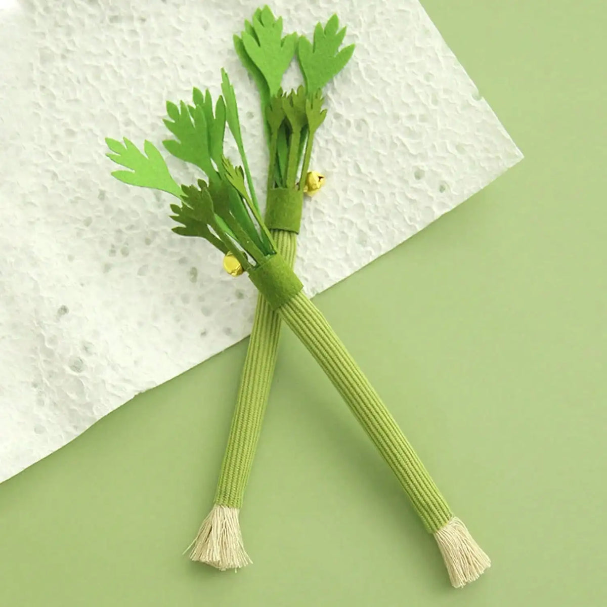 Silvervine Cat Toy Realistic Celery Chew Toy with Bell for Cats